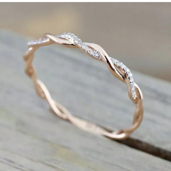 14K Rose Gold Stack Twisted Ring Gorgeous Ring - Picture 2 of 7
